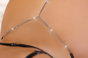 Wild And Hot Metal Letter Pendant Sexy Underwear for Women, Adjustable High-Elastic Waist, Breathable And Comfortable Fabric, Open-Crotch Teasing Thong for Bedroom Play, Simple And Stylish Sexy Thong, Perfect for Dates.