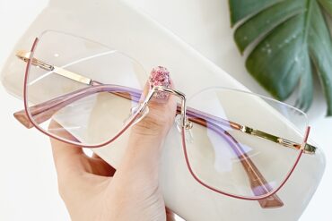 Retro Women's fashion cat-eye glasses, metal half-frame design, suitable for home and work commuting, Stylish Glasses, Retro Eyewear, Classic Style, Metal Frame, Lightweight Frames, Sleek Hinges, Trendy Eyewear, Cat-Eye Frames, Stylish Professionals, Office Women