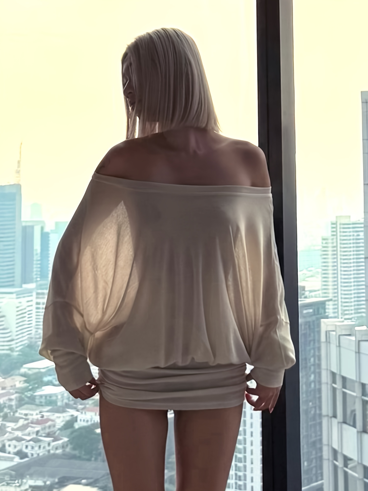 Women'S Sexy One-Shoulder/Off-Shoulder Long-Sleeve Bodycon Dress | Elegant Women'S Clothing, Slim Fit, Pleated Details, Fashionable Styling, Fashion Enthusiasts, Workwear, Party Outfit, Pleated Fabric, Midi Length, Spring/Summer Season - Image 2