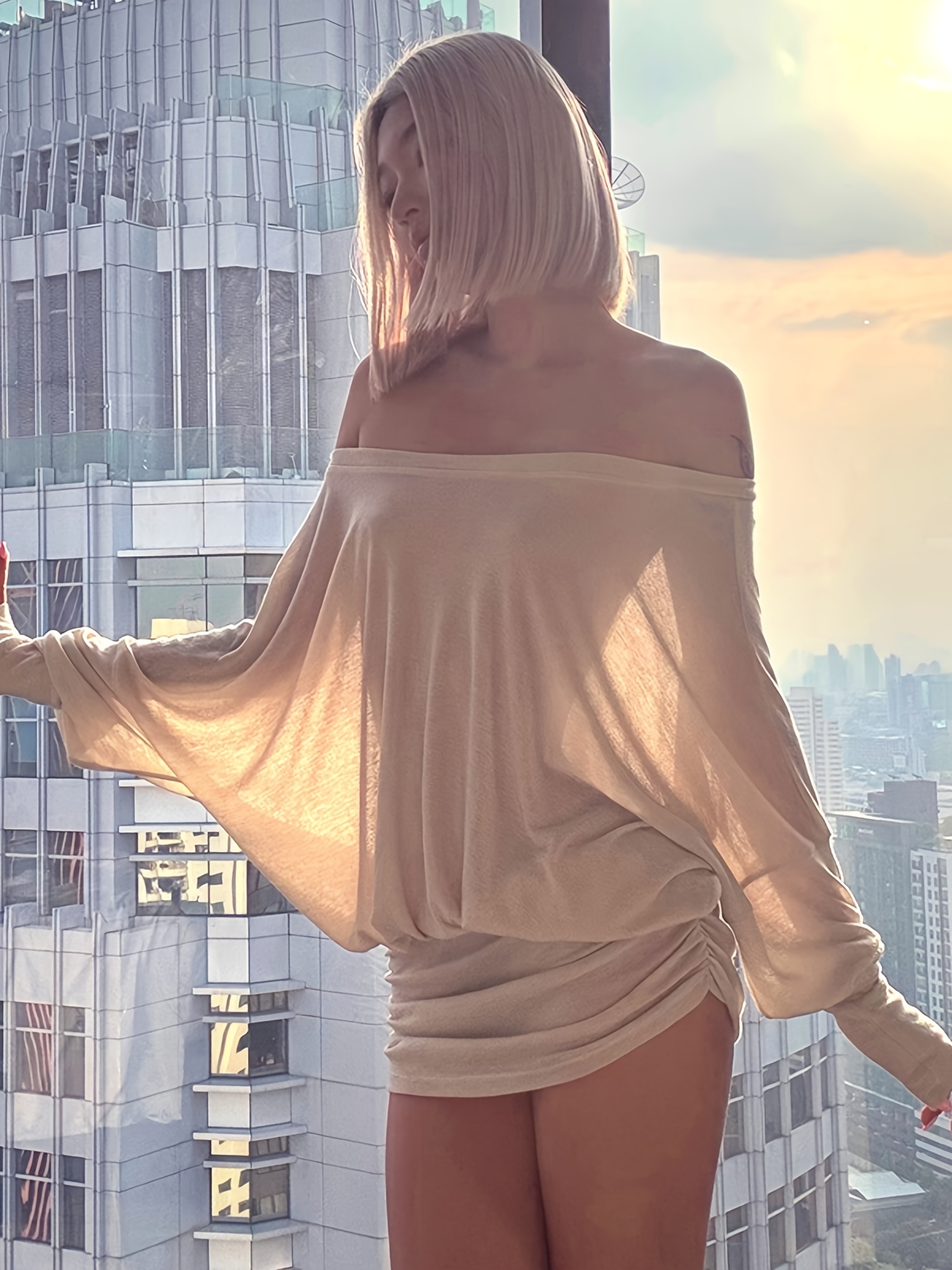 Women'S Sexy One-Shoulder/Off-Shoulder Long-Sleeve Bodycon Dress | Elegant Women'S Clothing, Slim Fit, Pleated Details, Fashionable Styling, Fashion Enthusiasts, Workwear, Party Outfit, Pleated Fabric, Midi Length, Spring/Summer Season - Image 3