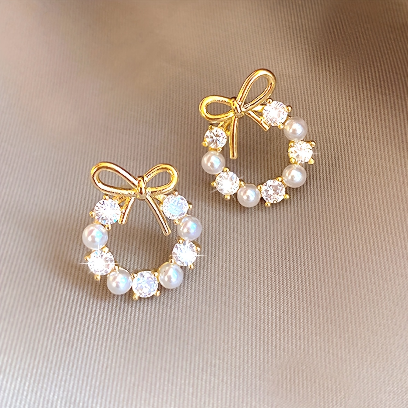 A Pair of Stylish And Luxurious Hollow Bow Earrings in a Simple Circular Design, Perfect for The Wedding Season.