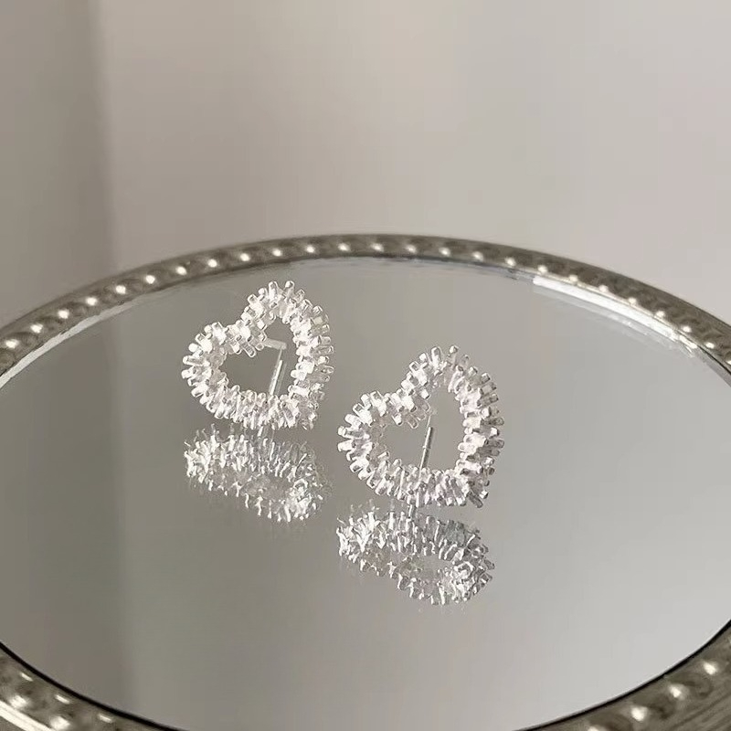 Women's Korean/Japanese Cute Heart Earrings - Minimalist Small Heart Studs, for Daily Wear & Party Jewelry, Valentine's Day Gift, Year-Round Elegant (No Plating) - Image 5