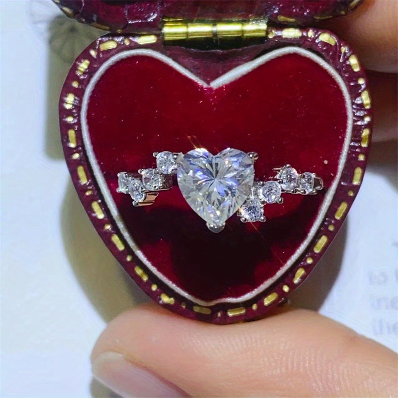 1-Carat Mozzarella Women'S Ring - Elegant Heart-Shaped Design, Synthetic Gemstone, Round Synthetic Gemstone with Claddagh Theme, VVS1, Perfect for Wedding, Engagement, Casual Attire, Mozzarella Style - Image 2