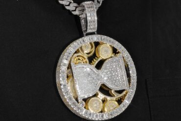 Double Color Rotatable Pendant Round S925 Hiphop Jewelry Pendant Men's and Women's Round Cut, Suitable for Daily Wear, Christmas Gifts, Valentine's Day Gifts, Birthday Gifts, and the Best Gifts for Girlfriends. Unique Jewelry