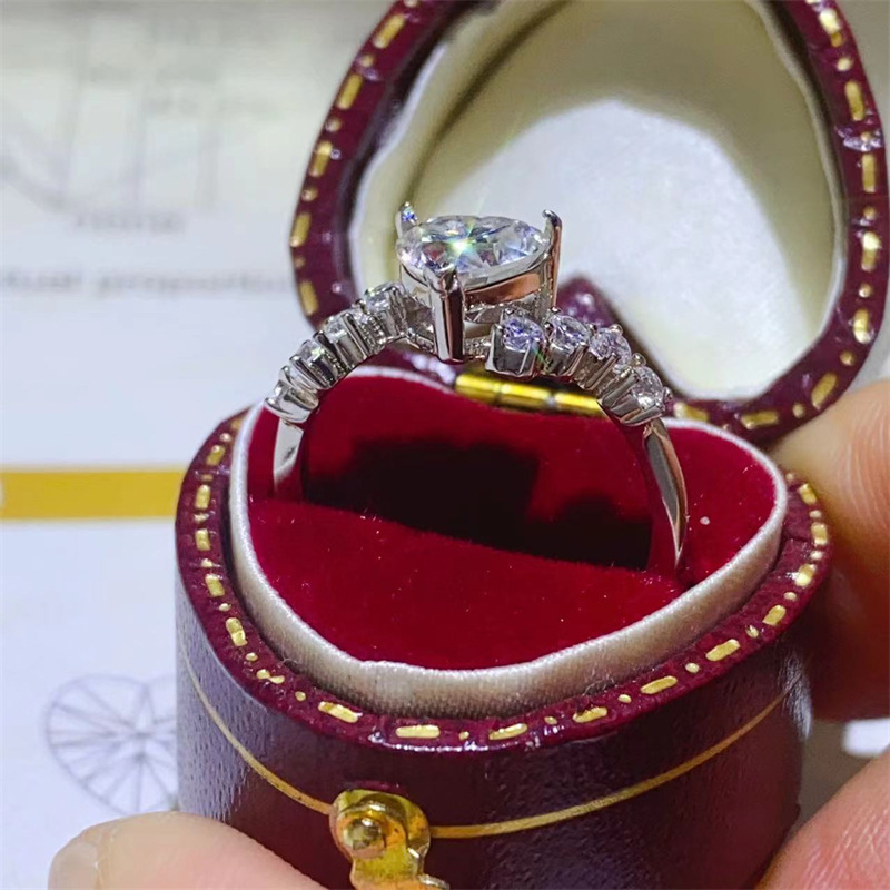 1-Carat Mozzarella Women'S Ring - Elegant Heart-Shaped Design, Synthetic Gemstone, Round Synthetic Gemstone with Claddagh Theme, VVS1, Perfect for Wedding, Engagement, Casual Attire, Mozzarella Style - Image 5