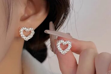 Women's Korean/Japanese Cute Heart Earrings - Minimalist Small Heart Studs, for Daily Wear & Party Jewelry, Valentine's Day Gift, Year-Round Elegant (No Plating)