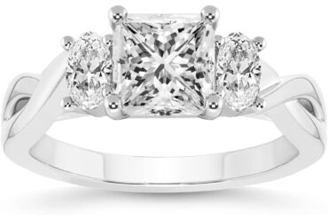 Lab-created Diamond Ring Features a VVS 1-5 Carat Lab-grown Lab-created Diamond, High-quality Stone, Perfect for Engagement Rings. Crafted in Sterling Silver. Ideal for Wedding Bands, Valentine's Day Gifts, Anniversary Presents, and Eternal Love