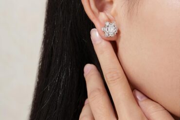 1 Pair Lab-Grown Earrings | Six-Prong Ice Flower Design, D Color VVS1 Clarity, 1 Carat Round Cut, S925 Sterling Silver, Includes IGI Certificate, Suitable for Parties/Travel/Weddings