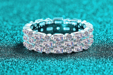 Luxurious Round Bright Clear Accent Shiny Ring with Halo & Double-Band Detail | 925 Silver, 18K Golden Plated, Moissanite, Perfect for Vacation Trips, Formal Banquets, Stylish Party Occasions, Daily Fashion Outfits, Premium Eye Catching Accessory